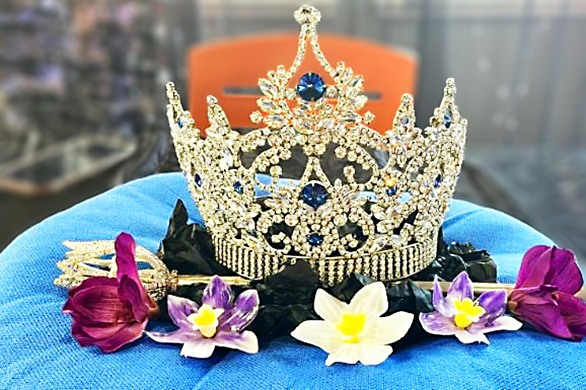 crown for Miss UVI
